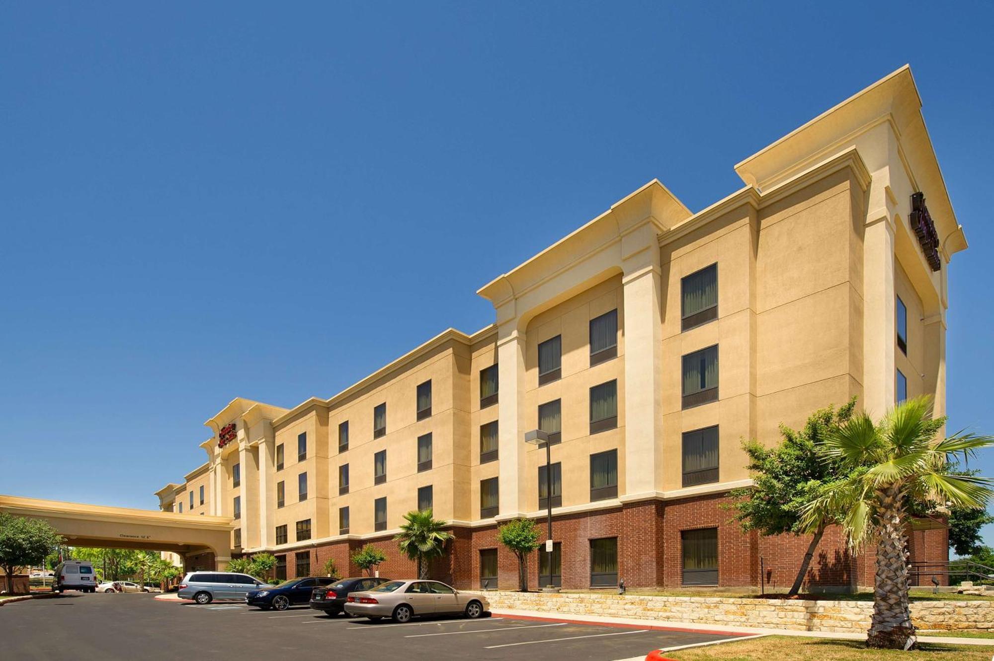 Hampton Inn And Suites San Antonio Airport Exteriör bild